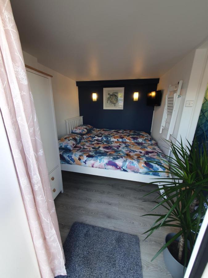 Lovely Private Studio Room With Own Kitchen And Bathroom. Set In The Popular Area Of Shiphay In Torquay And Only A Short Walk From Torbay Hospital מראה חיצוני תמונה