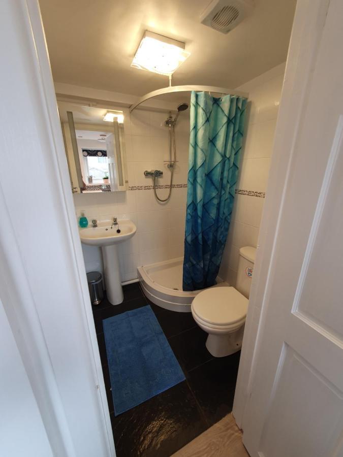 Lovely Private Studio Room With Own Kitchen And Bathroom. Set In The Popular Area Of Shiphay In Torquay And Only A Short Walk From Torbay Hospital מראה חיצוני תמונה