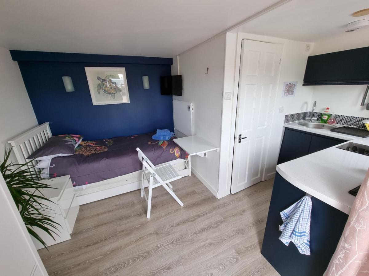Lovely Private Studio Room With Own Kitchen And Bathroom. Set In The Popular Area Of Shiphay In Torquay And Only A Short Walk From Torbay Hospital מראה חיצוני תמונה