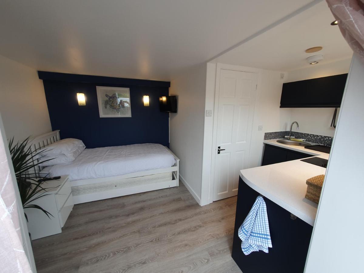 Lovely Private Studio Room With Own Kitchen And Bathroom. Set In The Popular Area Of Shiphay In Torquay And Only A Short Walk From Torbay Hospital מראה חיצוני תמונה