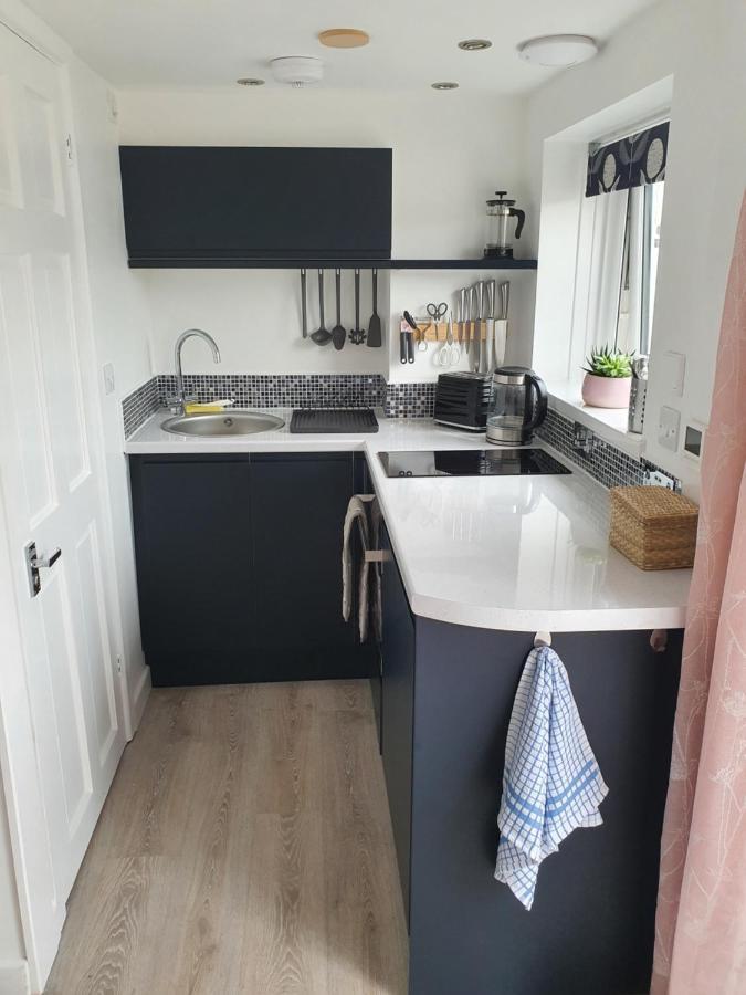 Lovely Private Studio Room With Own Kitchen And Bathroom. Set In The Popular Area Of Shiphay In Torquay And Only A Short Walk From Torbay Hospital מראה חיצוני תמונה