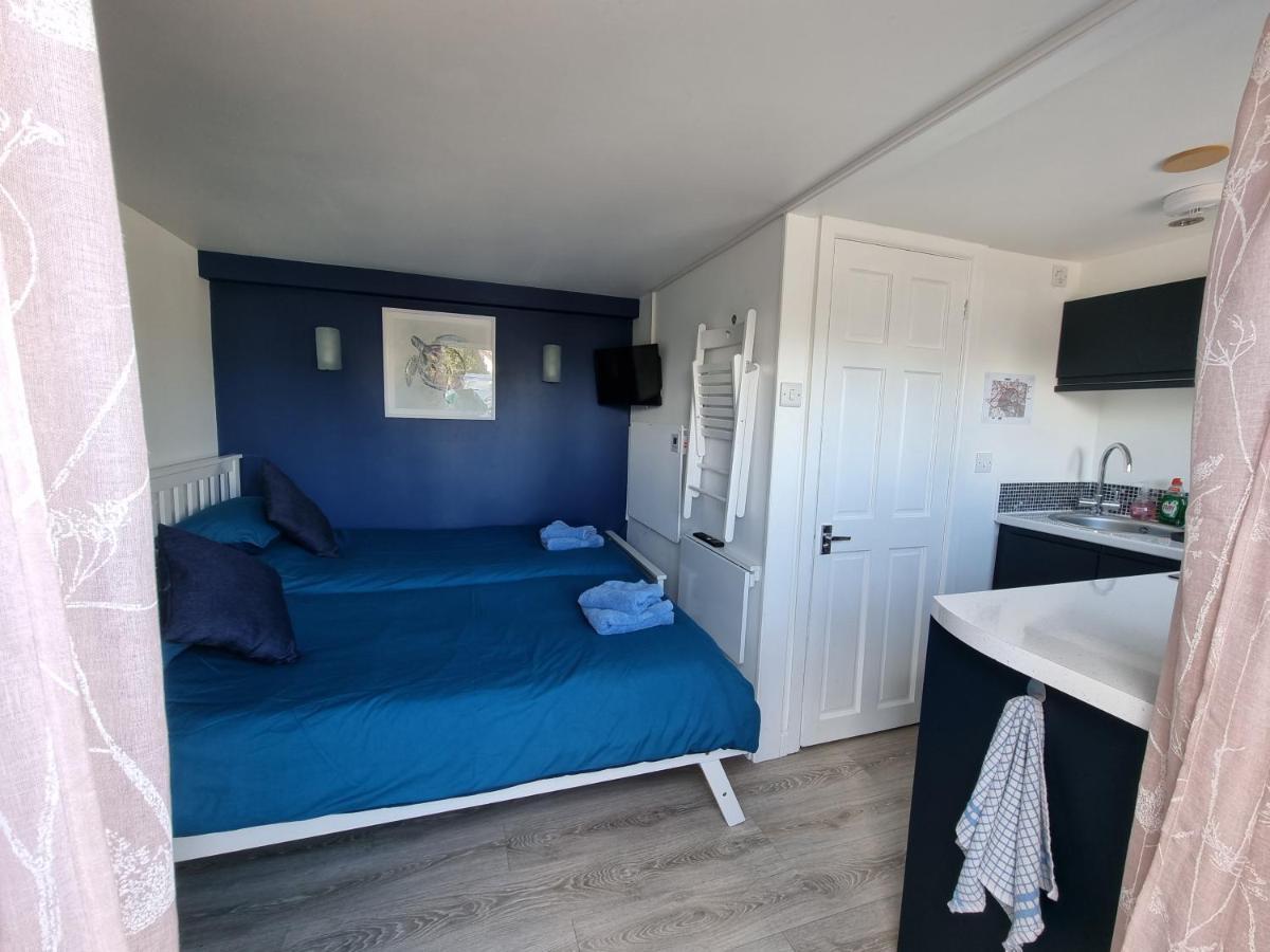 Lovely Private Studio Room With Own Kitchen And Bathroom. Set In The Popular Area Of Shiphay In Torquay And Only A Short Walk From Torbay Hospital מראה חיצוני תמונה